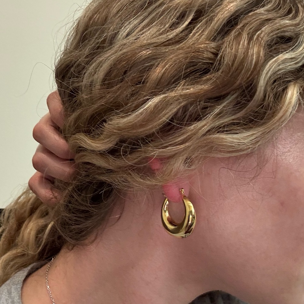 Beautiful Dainty Gold Moon Crescent Earrings - Picture 2 of 6